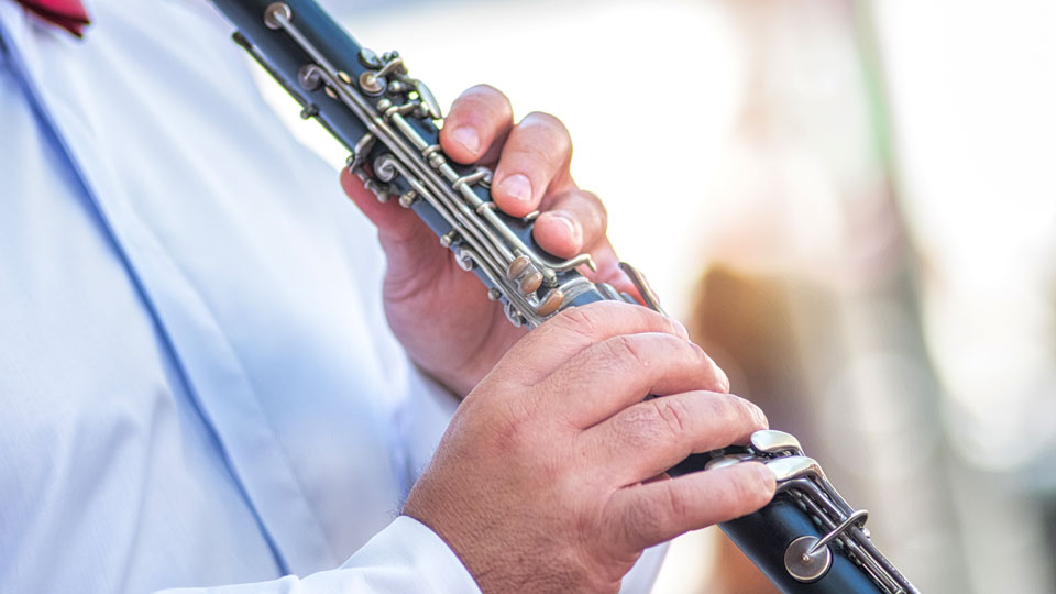 man playing a glissando on the clarinet